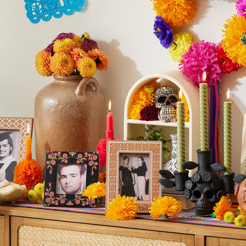 Día de los Muertos Decoration Ideas: Celebrate with Color and Love