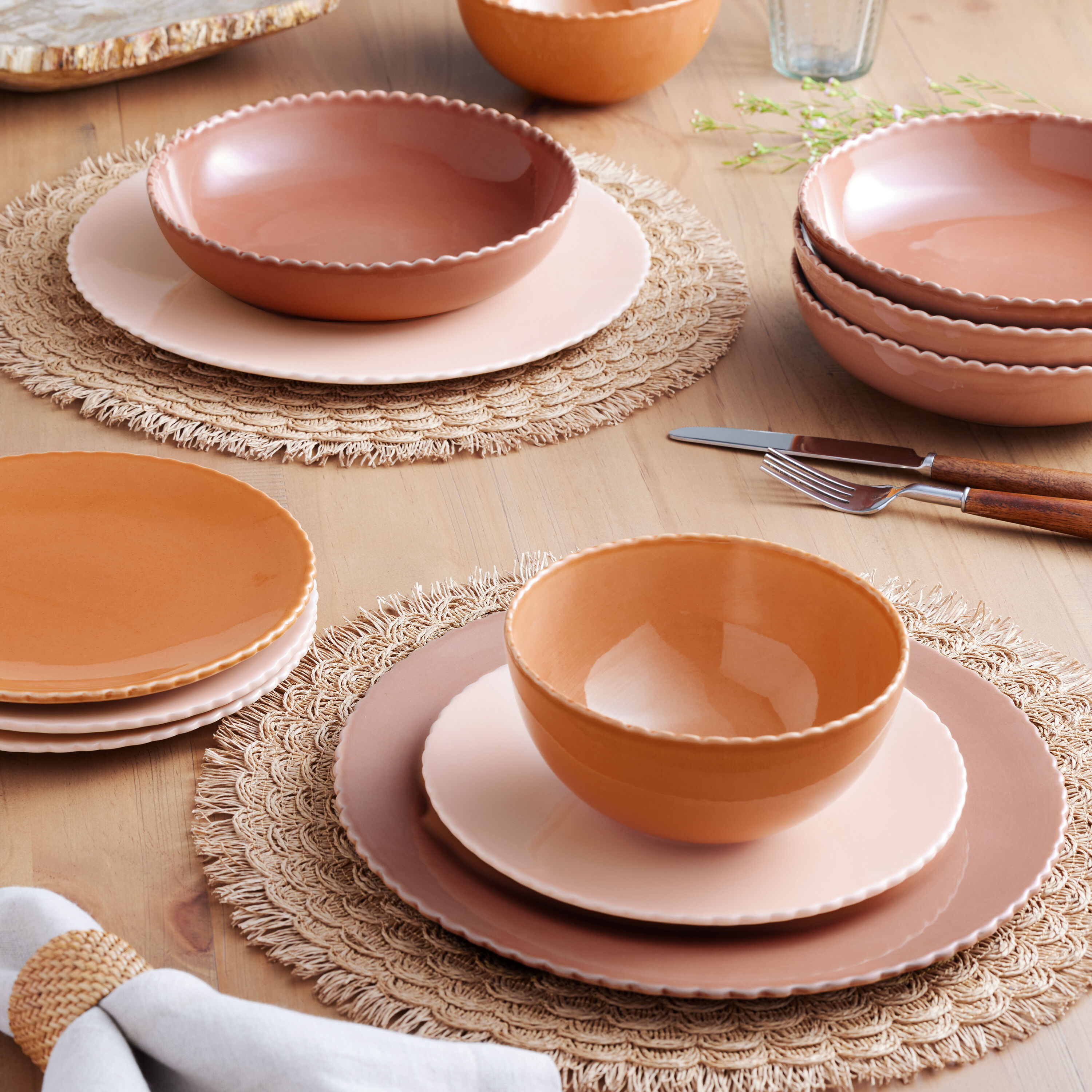 Scalloped dinnerware discount