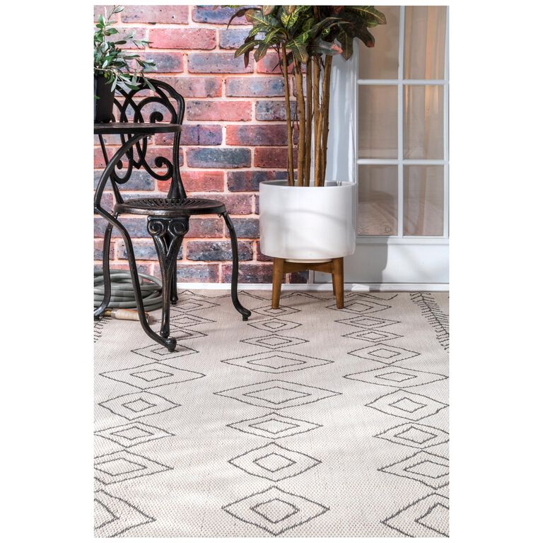 Ivory And Gray Diamond Salma Indoor Outdoor Rug image number 3
