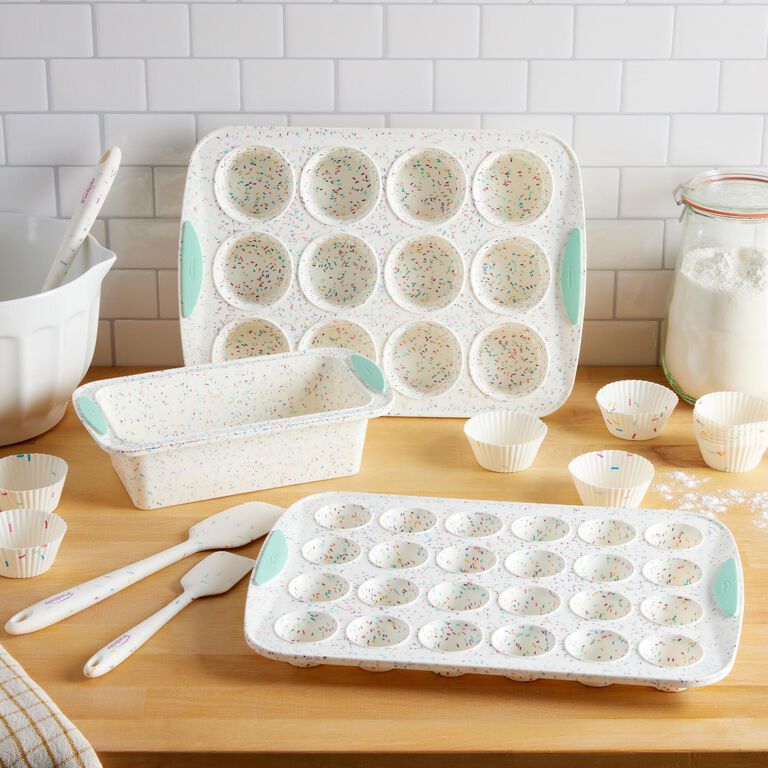 5 Tips and How to use Silicone Bakeware - Brief and Balanced