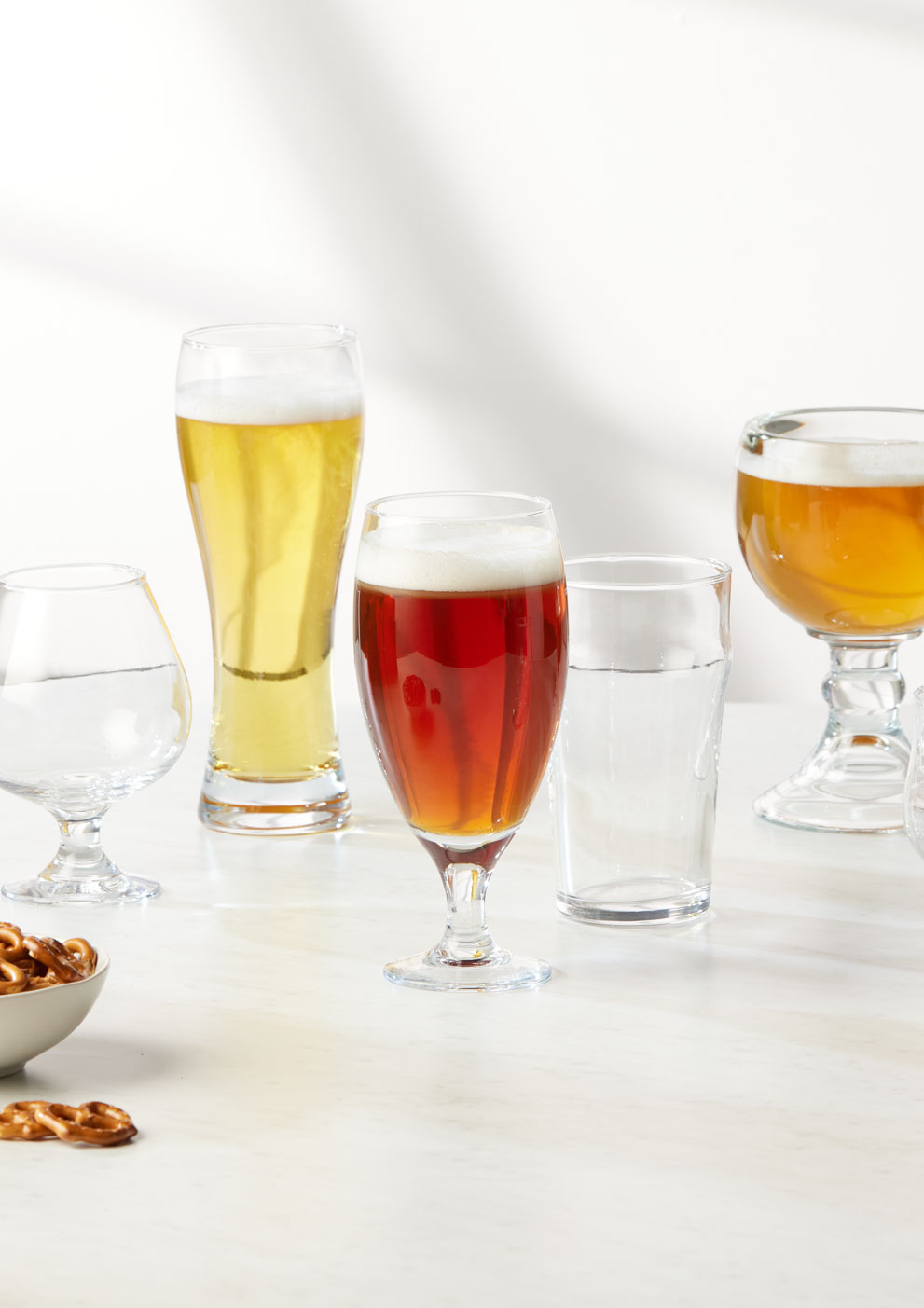 Types of drinking glasses and the right way to use them